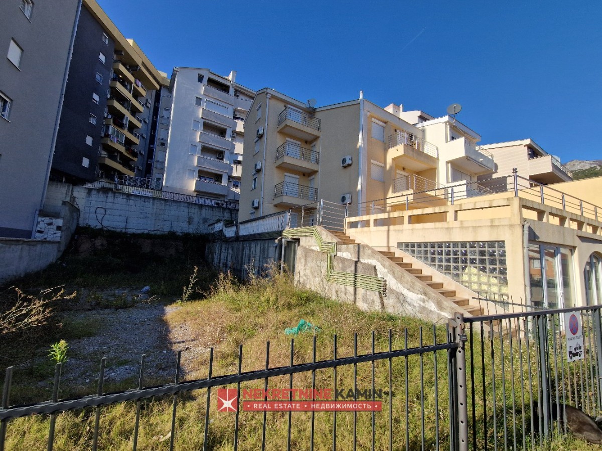 House with 9 Apartments and an Additional Urbanised Plot, Dubovica, Budva